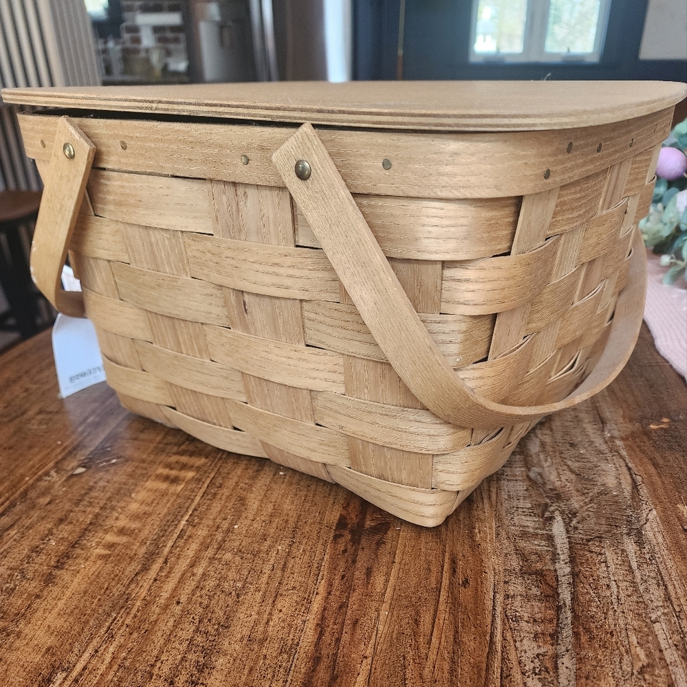 VINTAGE BASKETVILLE PICNIC BASKET FROM THE AMERICANA COLLECTION - Picture 7 of 7